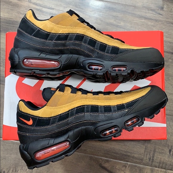 NIKE AIR MAX 95 ESSENTIAL men’s running shoes - Picture 14 of 16